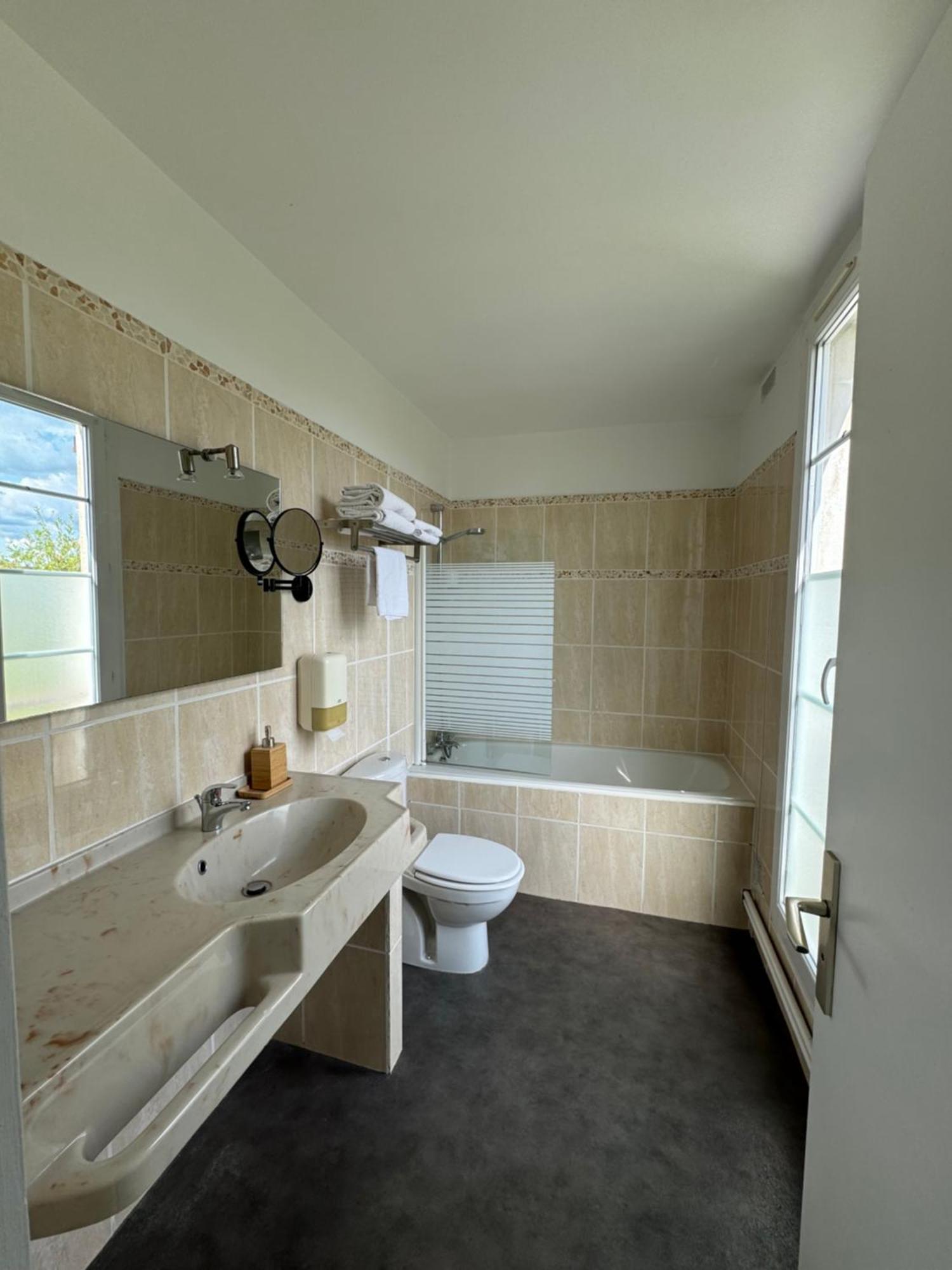 Hotel Chez-Marion Merville-Franceville-Plage Zimmer foto