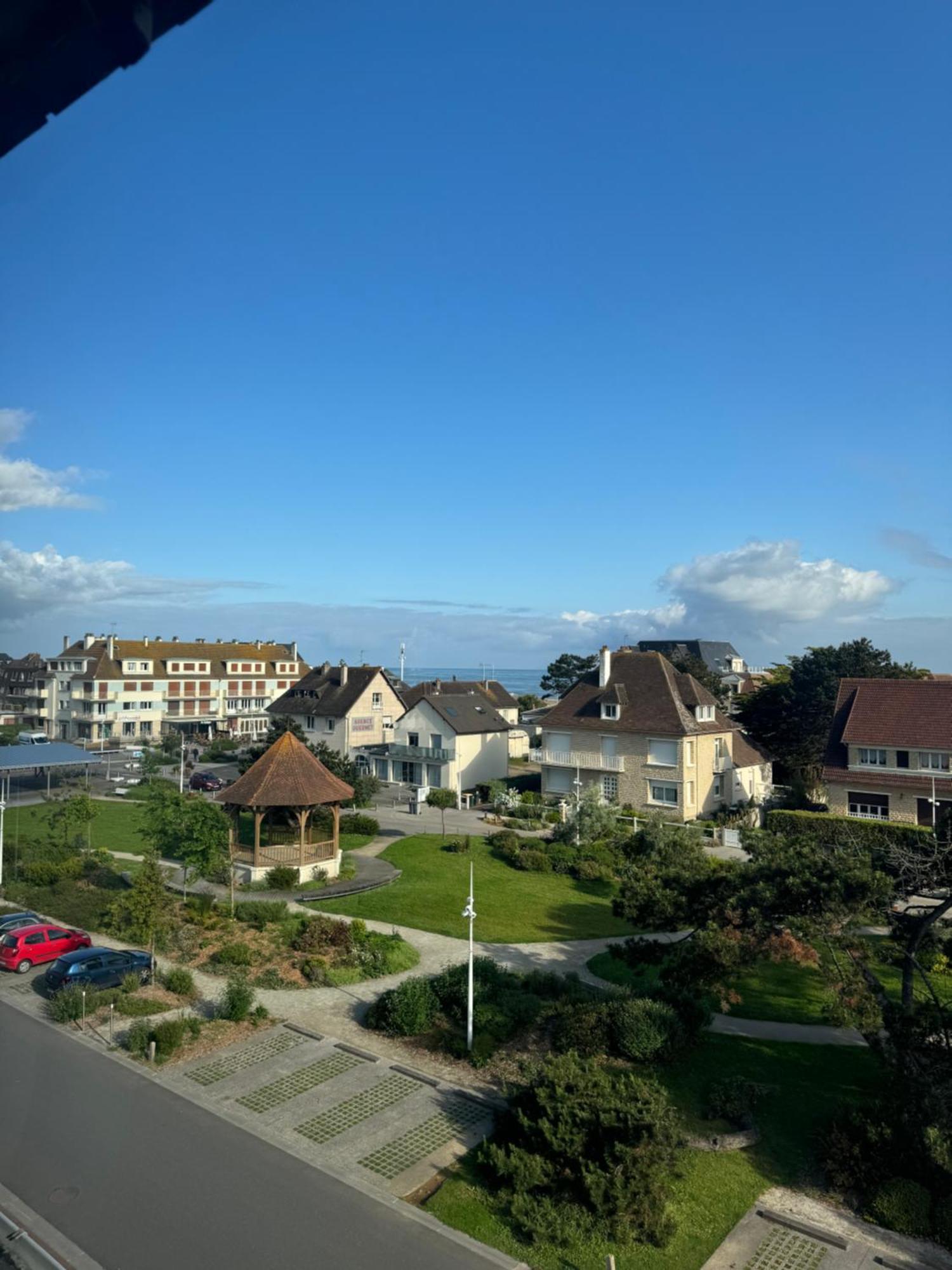 Hotel Chez-Marion Merville-Franceville-Plage Exterior foto